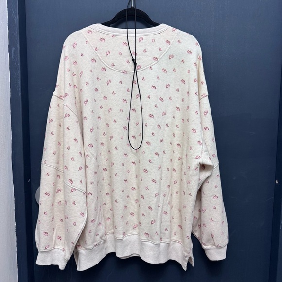 Aerie Cream Top with Pink Floral Design - Picture 4 of 4